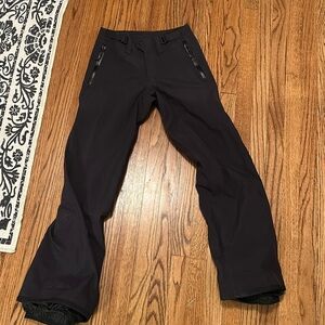 Arc’teryx women’s black snow pants (XS)